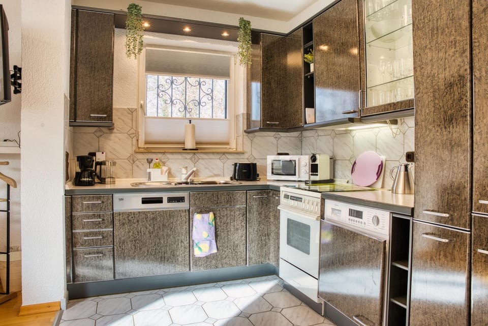 Coffee/tea facilities, dishwasher, internet, internet, microwave, pet friendly, stove, toaster, toaster, towels, washing machine, washing machine, dryer, kitchen