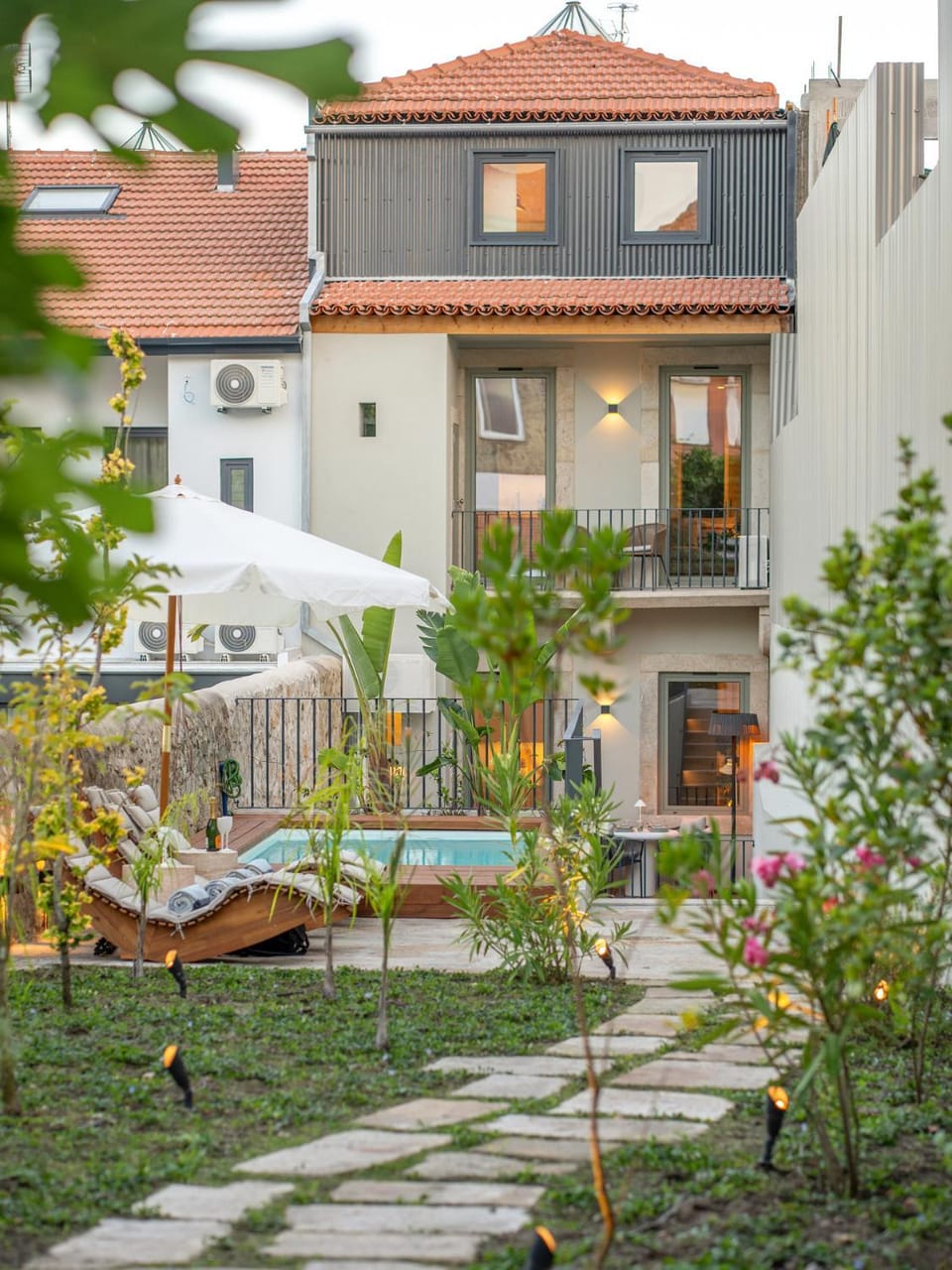 Property building, Garden, Garden view, Pool view, Swimming pool