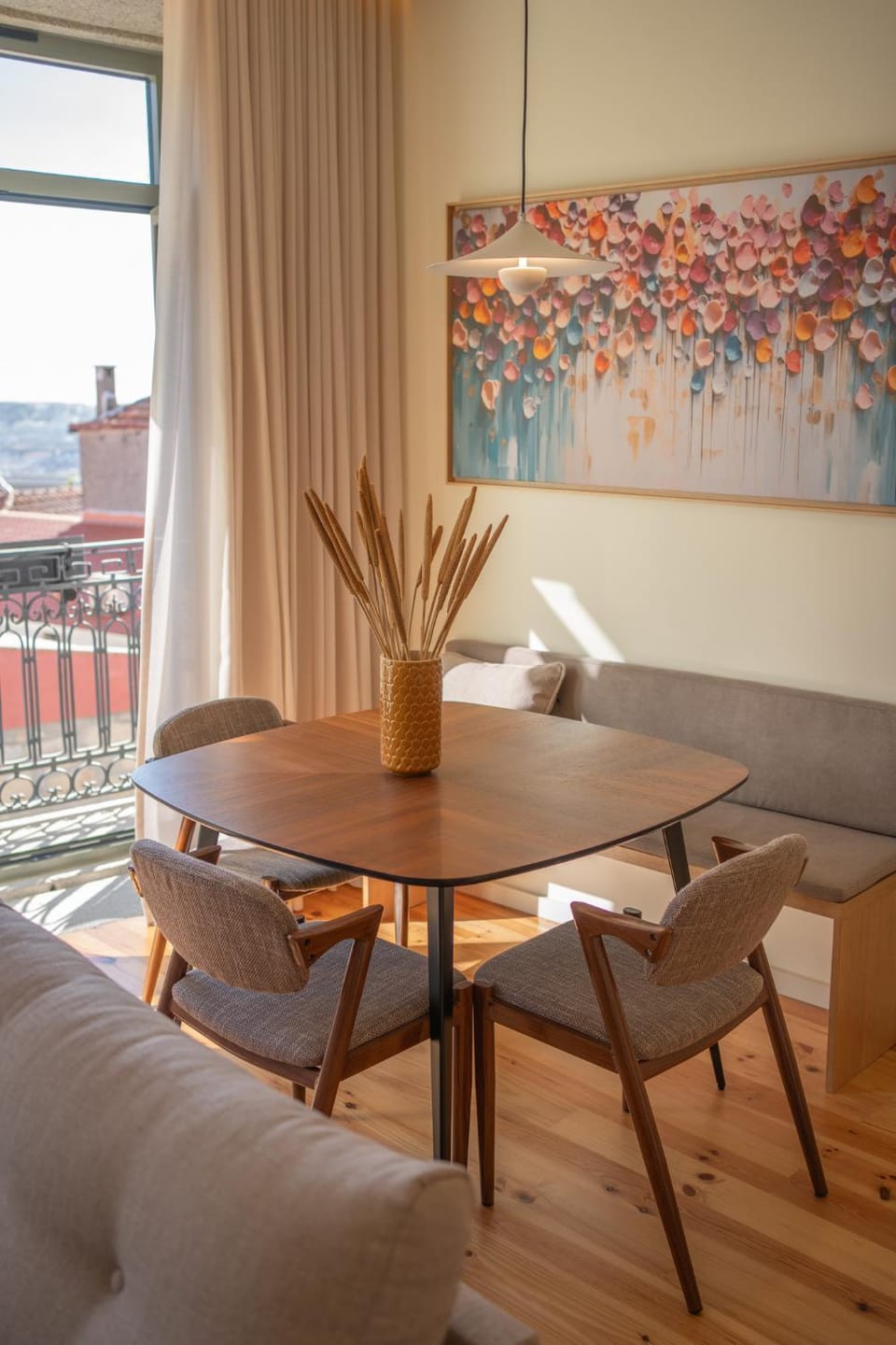 Seating area, Dining area