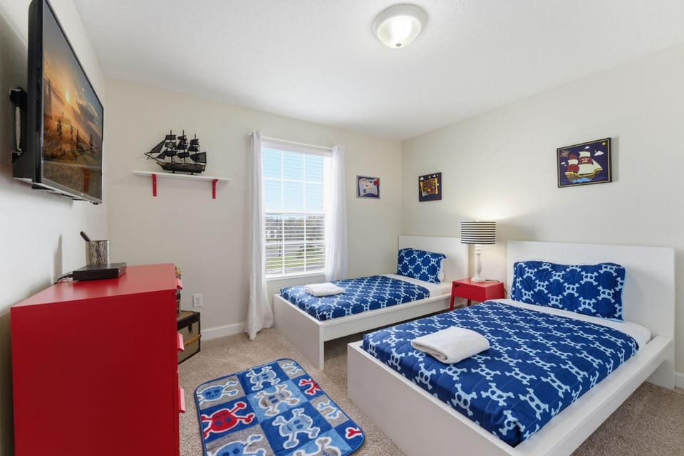 Amazing Home 14 guests Pool Steps to Clubhouse House in Kissimmee