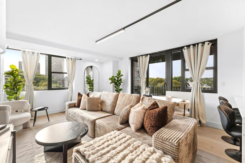 Luxury 2BR Retreat EWR MetLife NYC Access Apartment in Newark