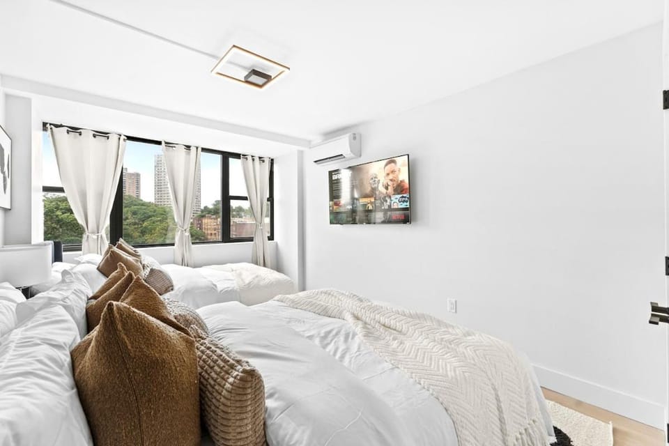 Luxury 2BR Retreat EWR MetLife NYC Access Apartment in Newark