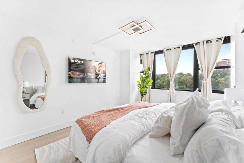 Luxury Oasis Near NYC Met life Sleeps 12 Apartment in Newark