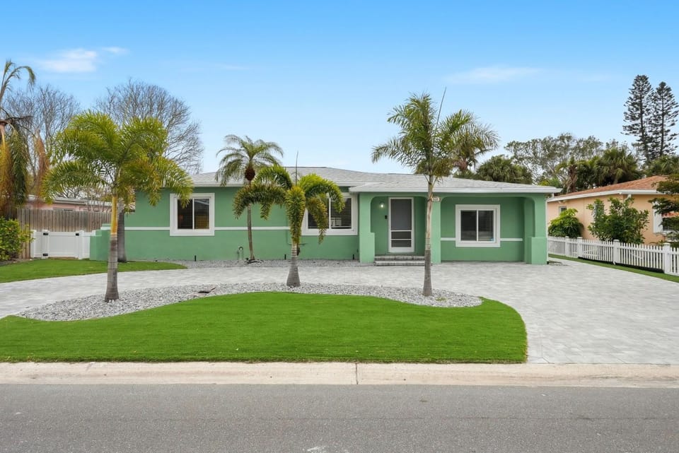 Beachside Comfort Just Minutes from the Sand House in Sunset Beach
