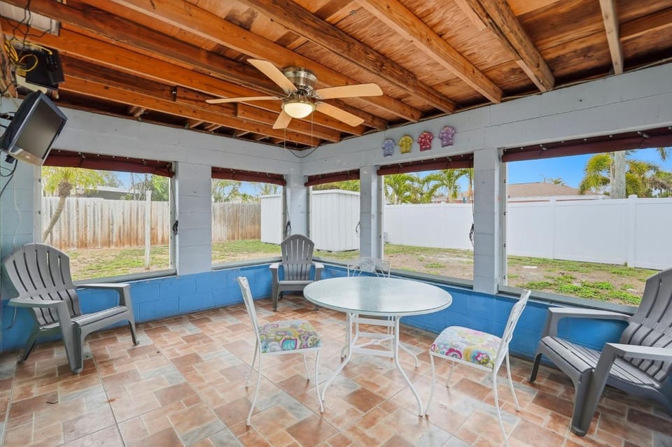 Beachside Comfort Just Minutes from the Sand House in Sunset Beach