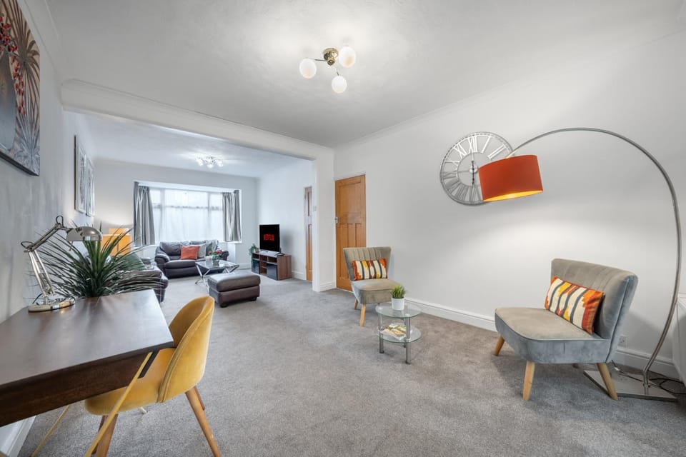 Modern 3 bed house Enfield 25 Mins to London Apartment in Enfield