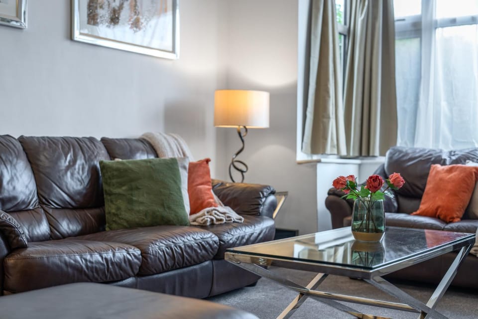 Modern 3 bed house Enfield 25 Mins to London Apartment in Enfield
