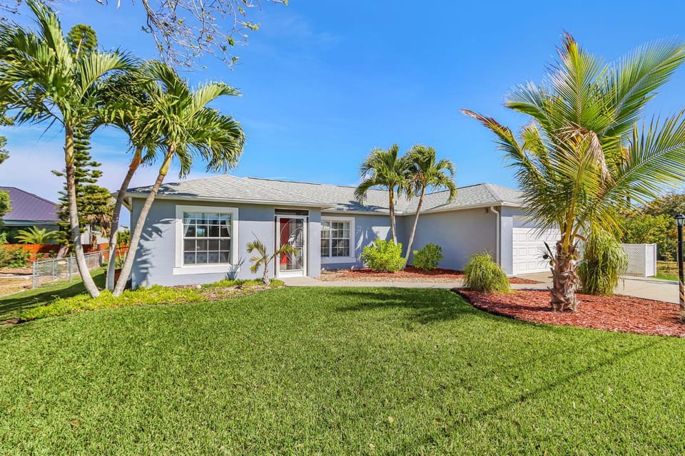 Cape Coral Home Pool Lanai & Near Gulf Access House in Cape Coral
