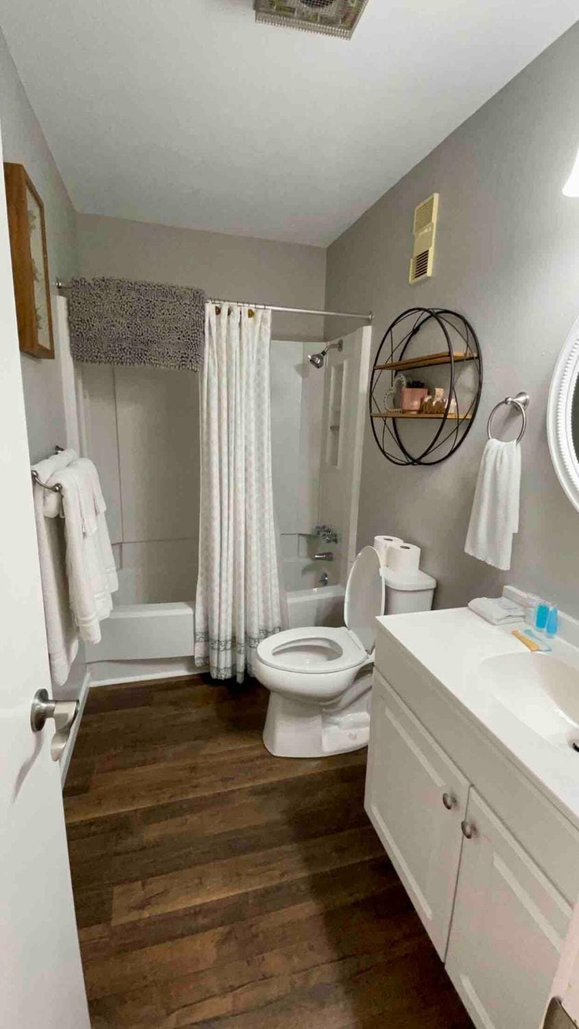 Beechside Breeze Luxury Condo with Pool Hot tub Apartment in Beech Mountain