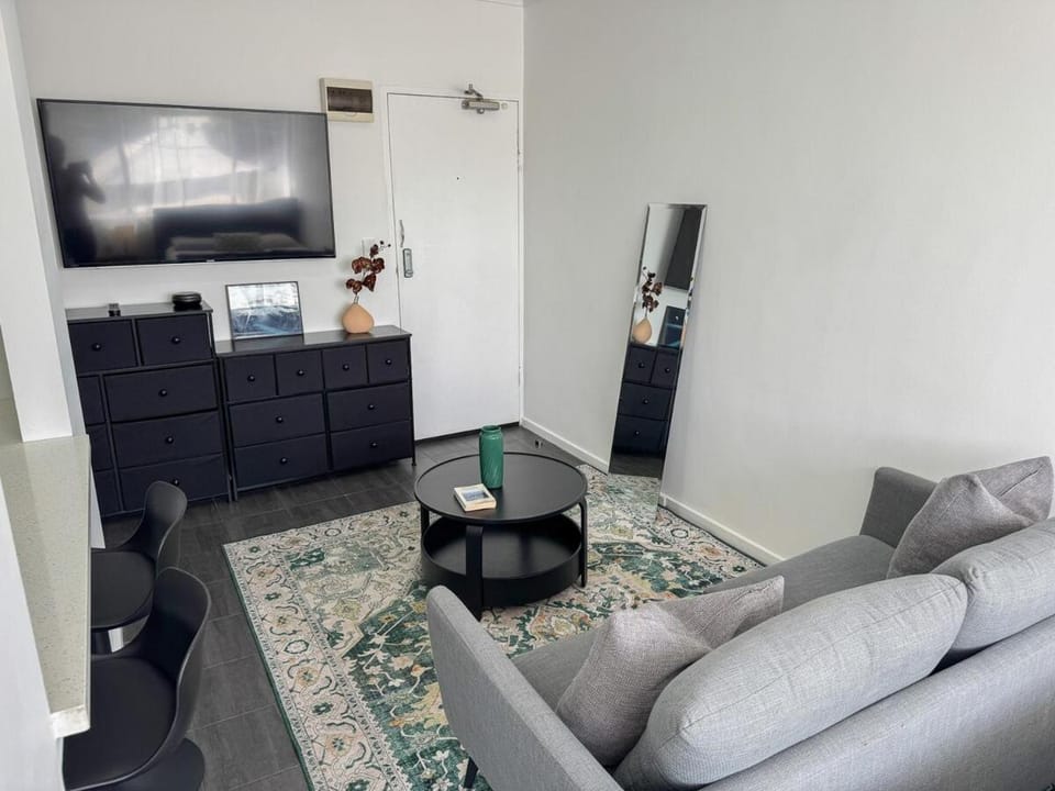 Clean Bright Studio Apartment - Walkable Location Apartment in Melbourne