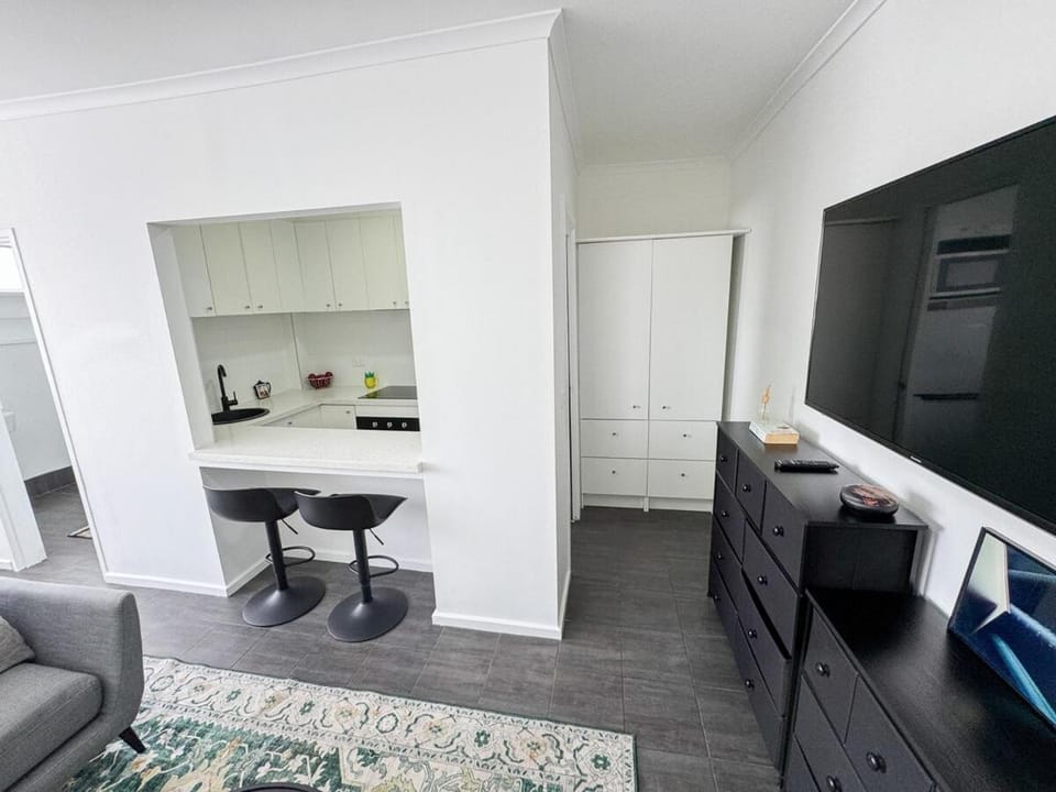 Clean Bright Studio Apartment - Walkable Location Apartment in Melbourne