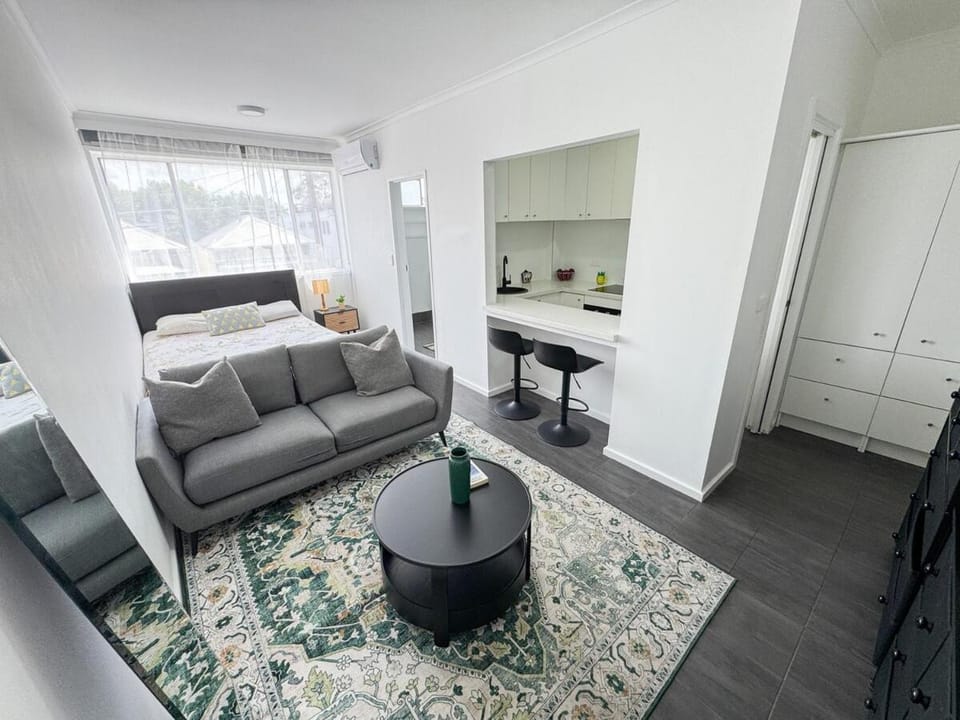Clean Bright Studio Apartment - Walkable Location Apartment in Melbourne