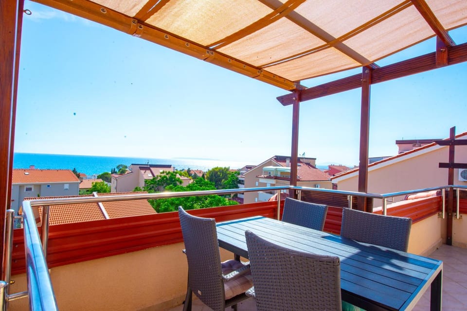 View (from property/room), Balcony/Terrace, Seating area, Sea view