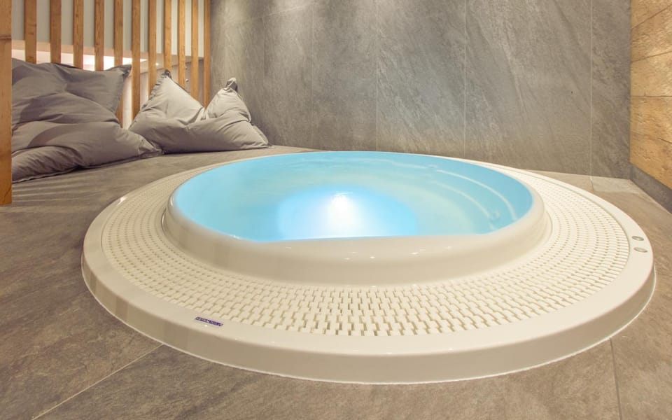 Hot Tub, Spa and wellness centre/facilities