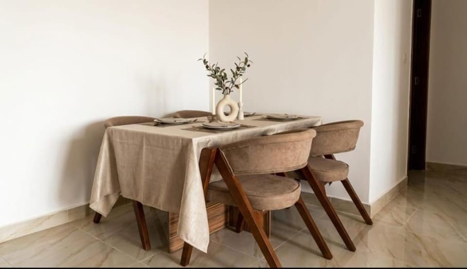 Luxury Stylish 3BR Garden View Apartment in Cairo Governorate