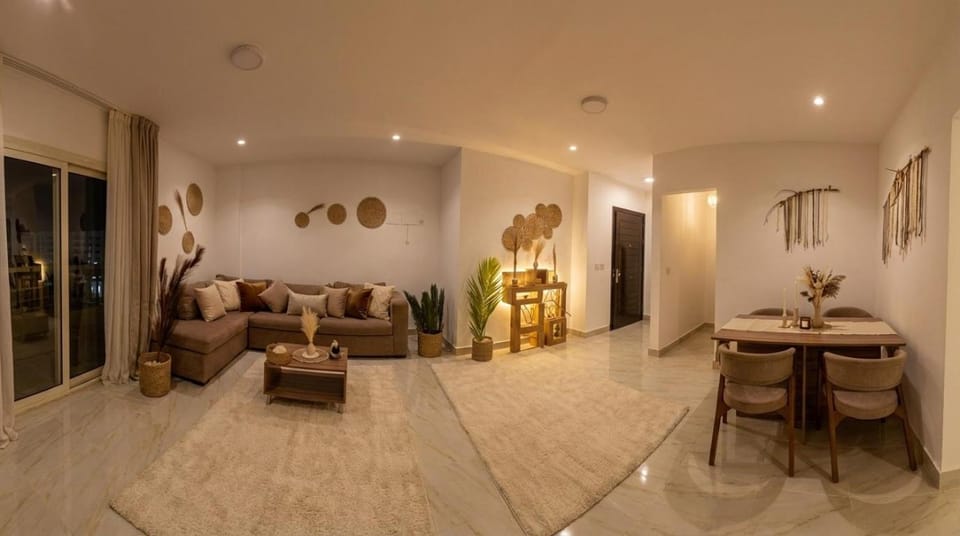 Luxury Stylish 3BR Garden View Apartment in Cairo Governorate