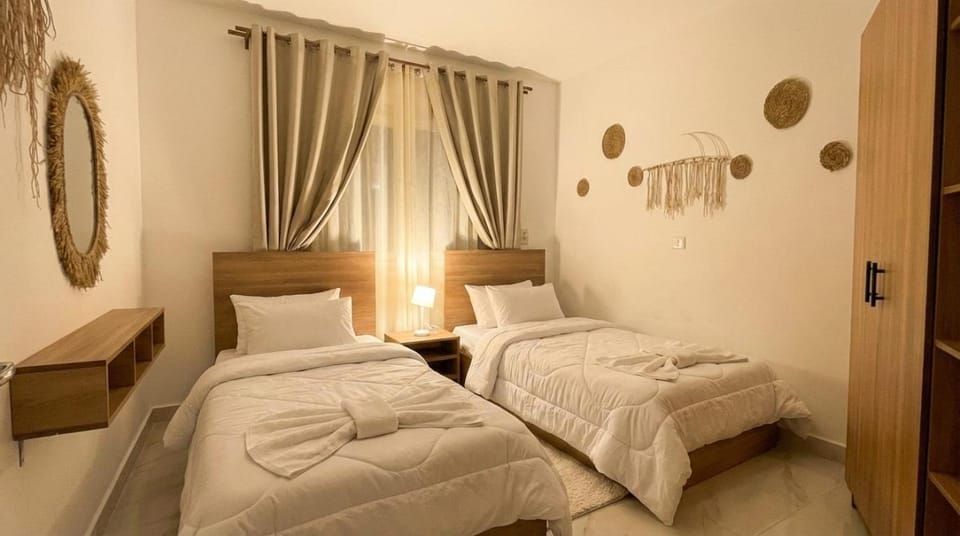 Luxury Stylish 3BR Garden View Apartment in Cairo Governorate