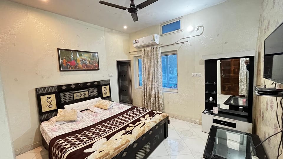 Bed, TV and multimedia, Photo of the whole room, Bedroom, towels, air conditioner