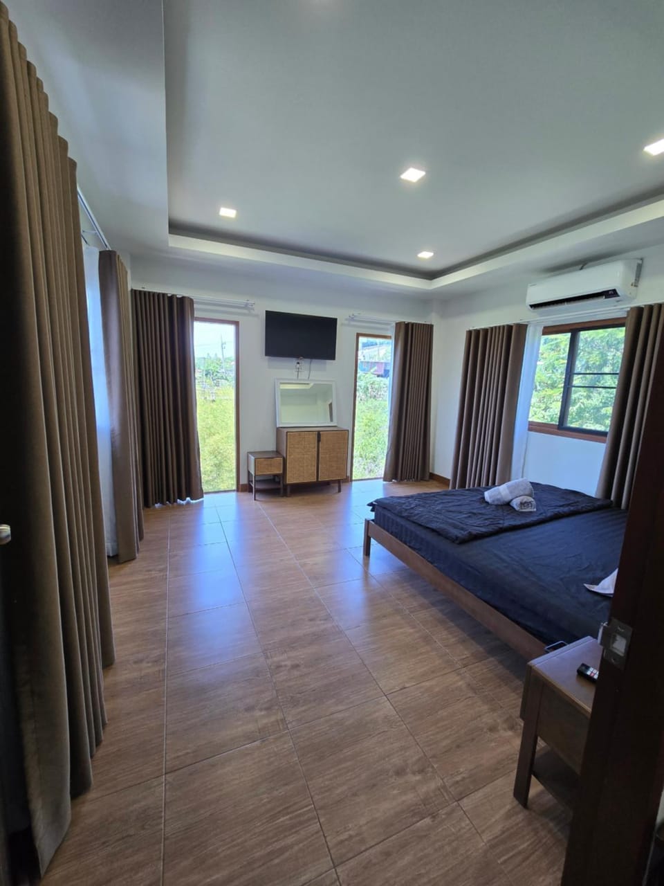 Photo of the whole room, Bedroom, Mountain view, Sea view, Family, hair dryier, air conditioner