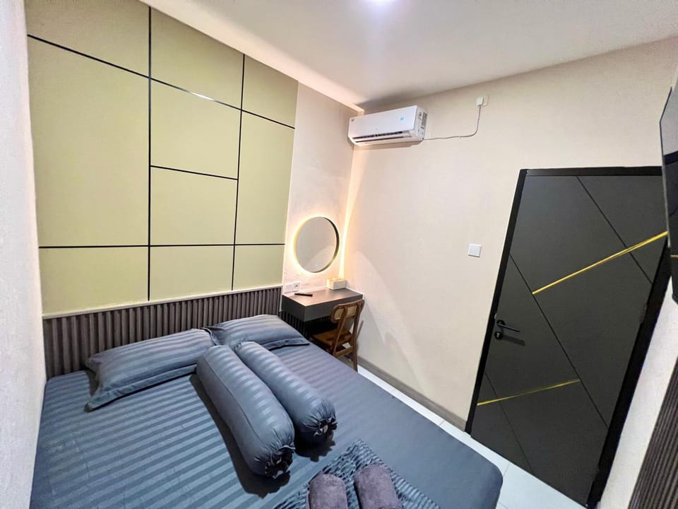 Bed, Bedroom, air conditioner