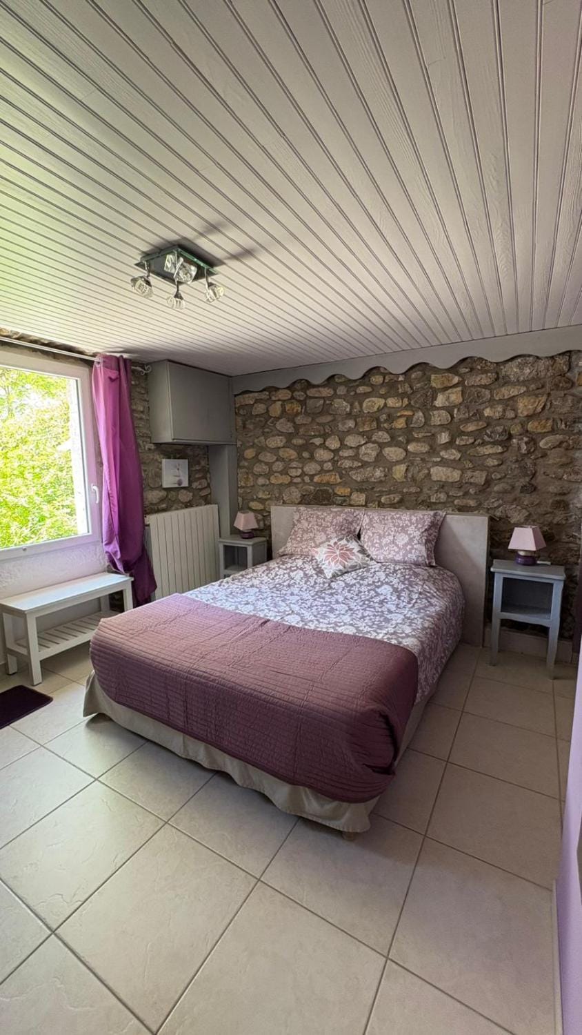 Le Mas de la Colombe Bed and Breakfast in Grospierres