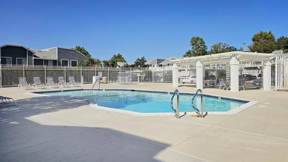 Charming 3BR - Prime Northwood Location Apartment in Tustin