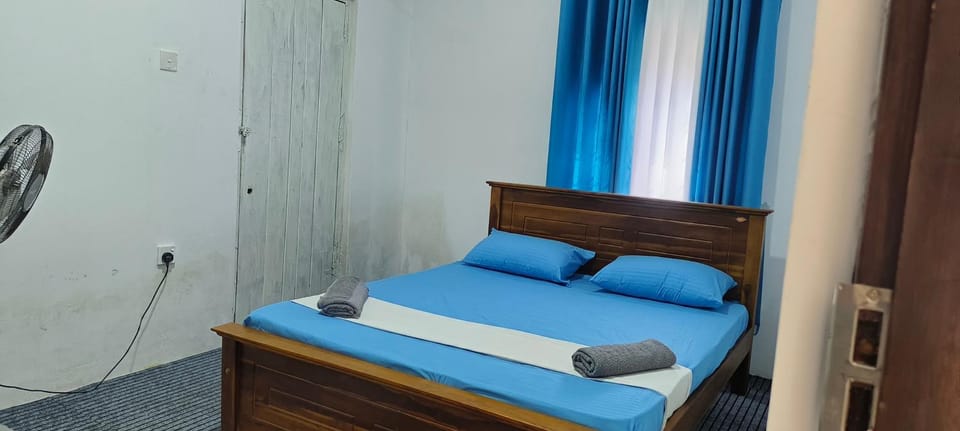 Bed, Bedroom, towels, wardrobe