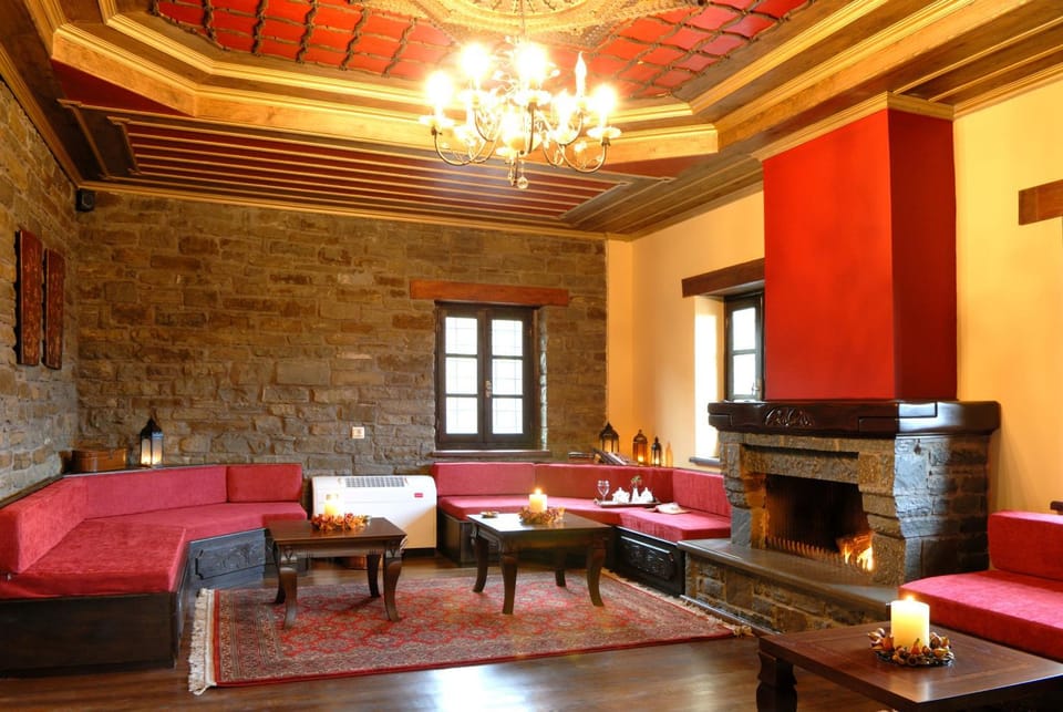 Communal lounge/ TV room