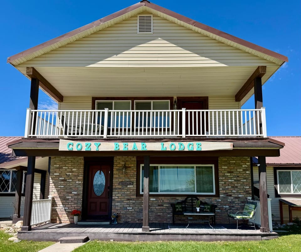 Boat parking Hot Tub Sports Crt Views House in Garden City
