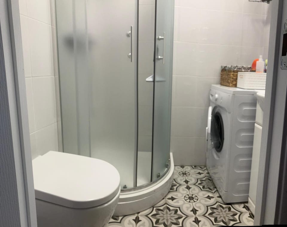 Shower, Toilet, Bathroom, washing machine
