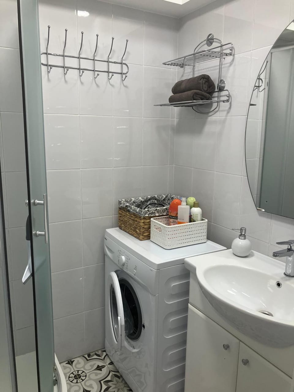 Bathroom, washing machine