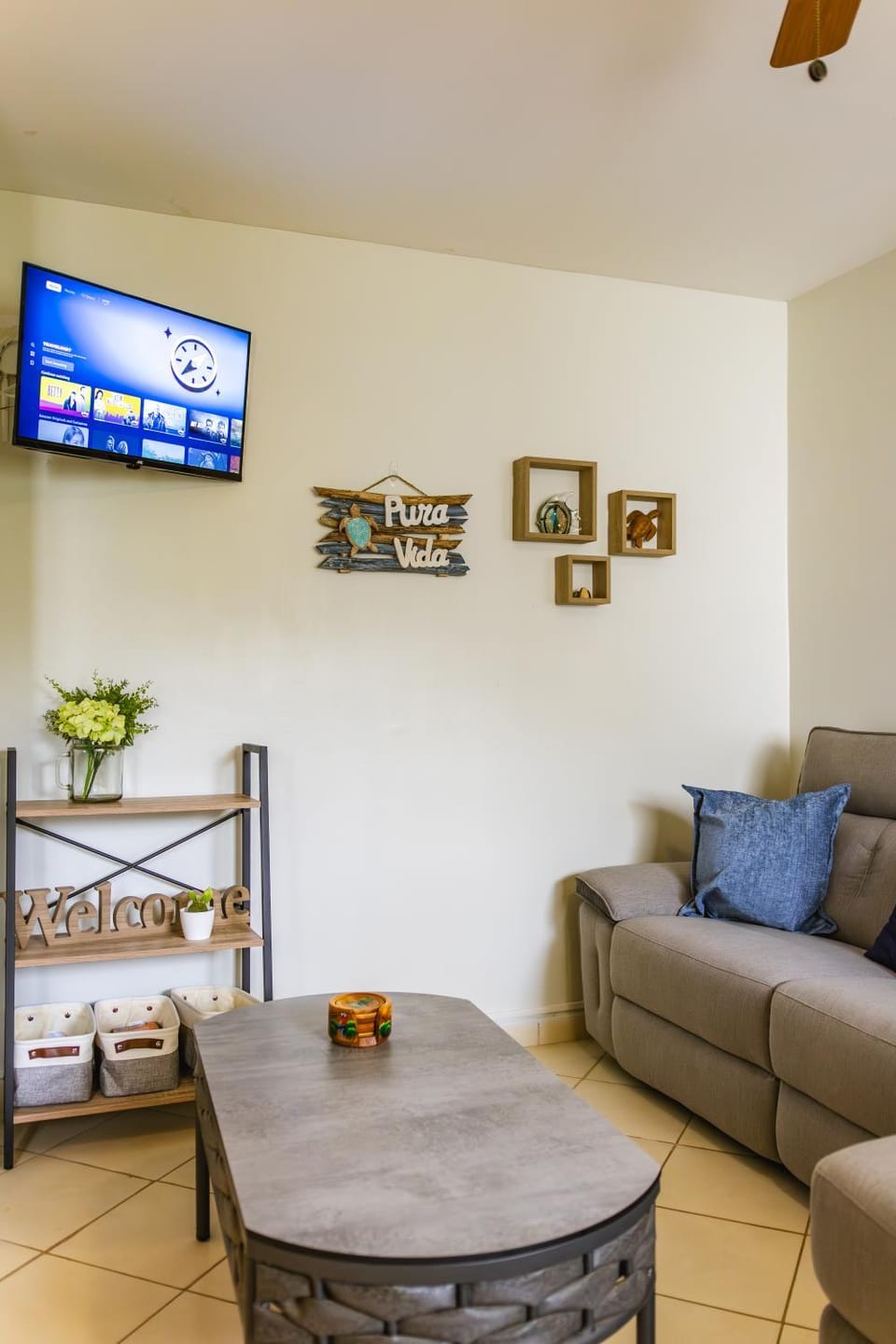 Tropical 2nd floor Condo with Rooftop House in Coco