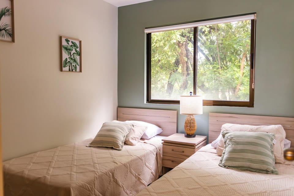 Tropical 2nd floor Condo with Rooftop House in Coco