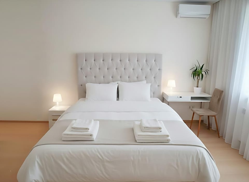 Bed, Photo of the whole room, Bedroom, towels, air conditioner