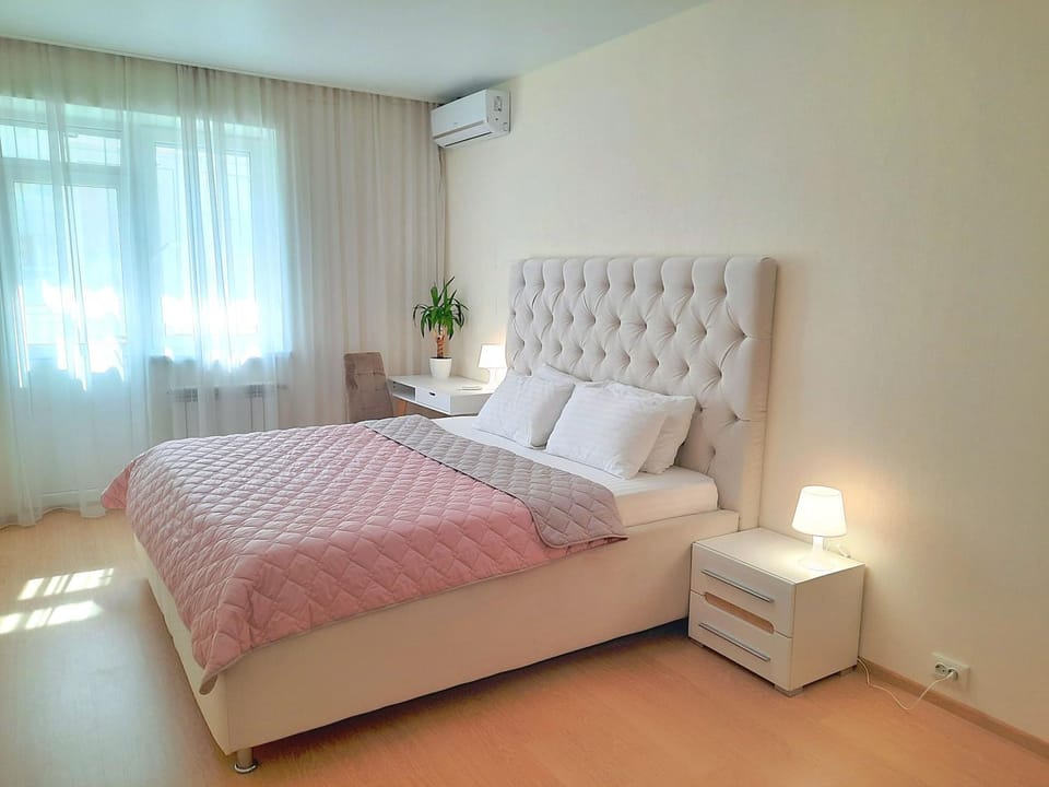 Bed, Living room, Photo of the whole room, Seating area, Bedroom, internet, air conditioner