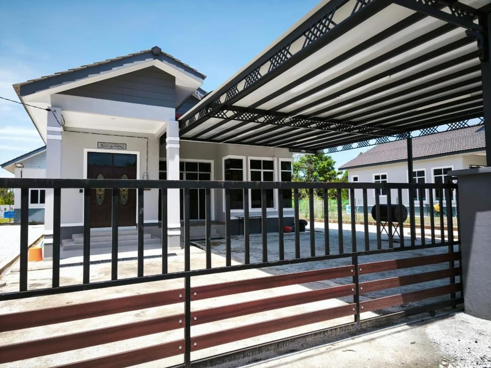 Homestay Penarik Rumah Ali Berdekatan dengan jeti Penarik House in Terengganu, Malaysia