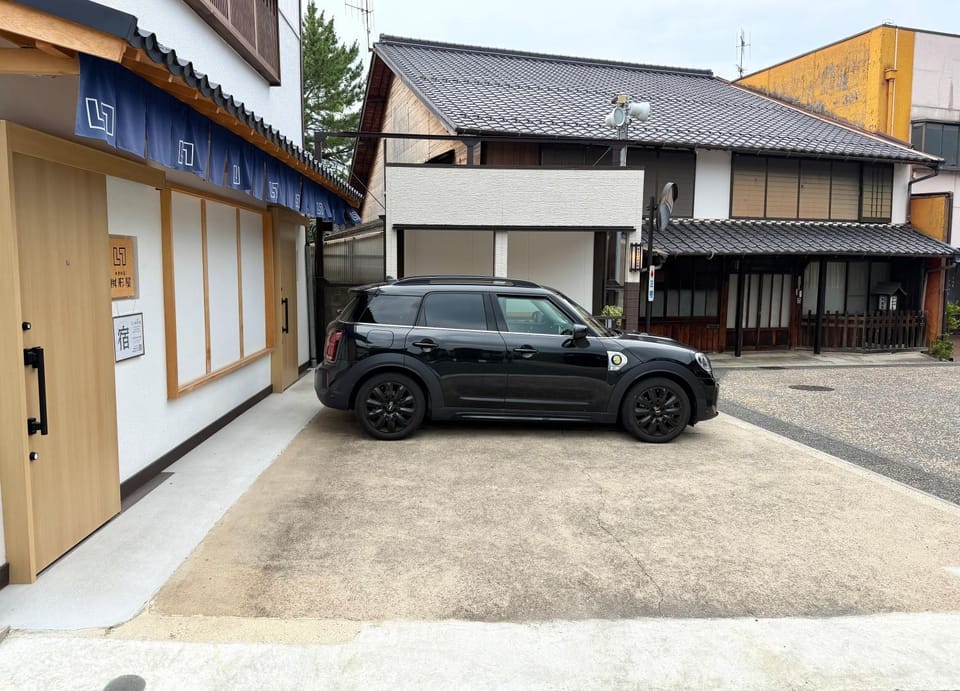 Property building, Facade/entrance, Parking