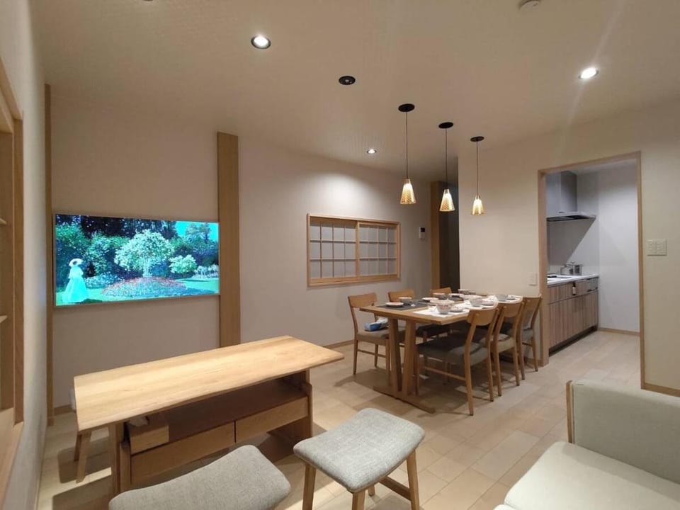 TV and multimedia, Living room, Dining area