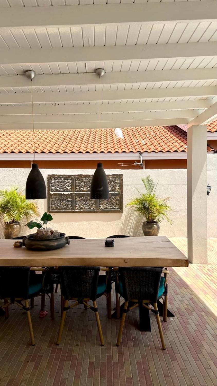 Dining area, Swimming pool