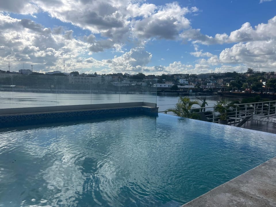 Apartamento con Vista a la Marina San Soucí y Balcón con Vista a la Zona Colonial Apartment in Santo Domingo