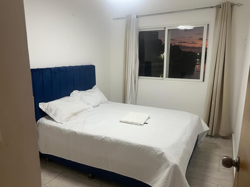 Apartamento con Vista a la Marina San Soucí y Balcón con Vista a la Zona Colonial Apartment in Santo Domingo