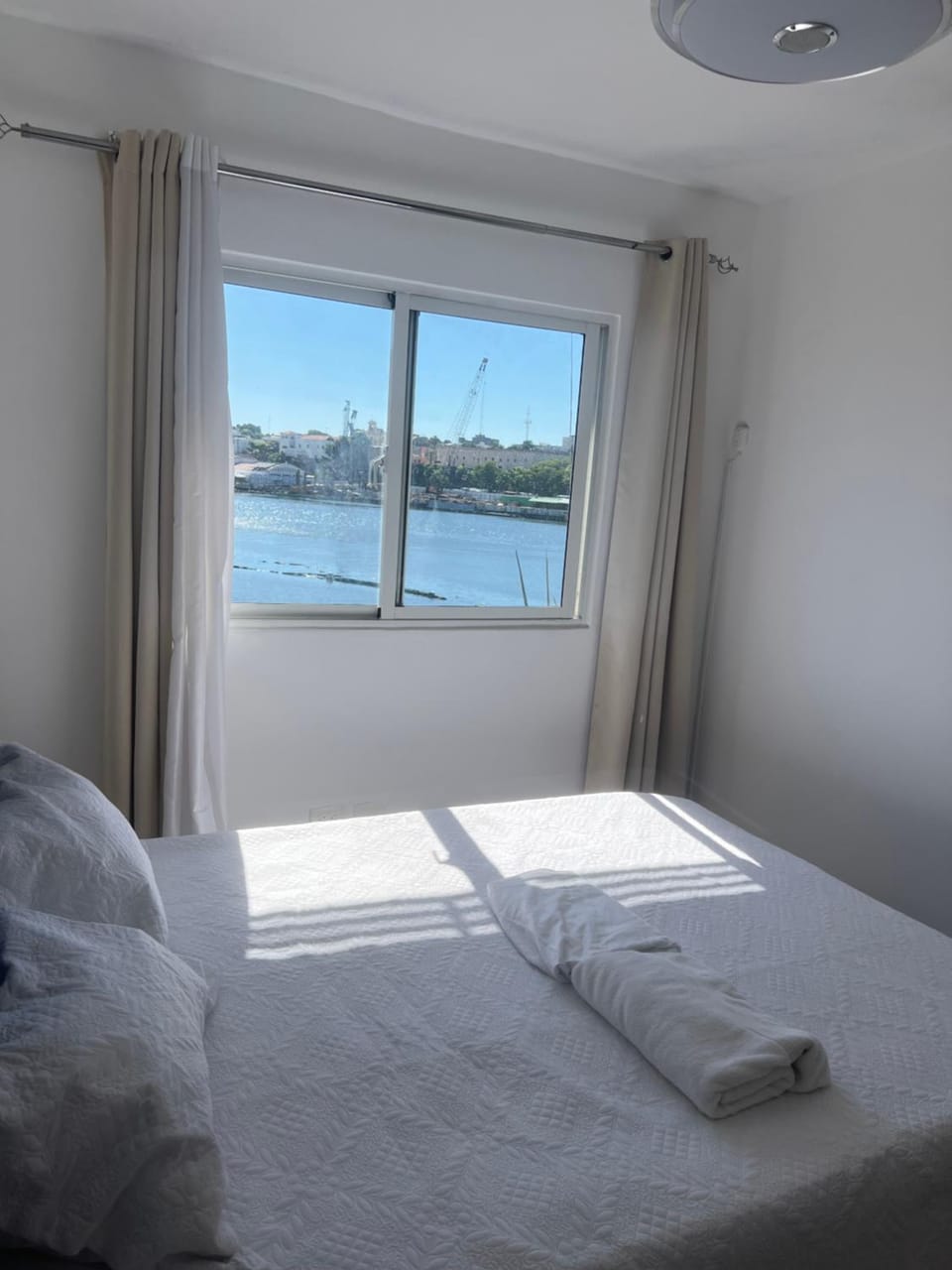 Apartamento con Vista a la Marina San Soucí y Balcón con Vista a la Zona Colonial Apartment in Santo Domingo