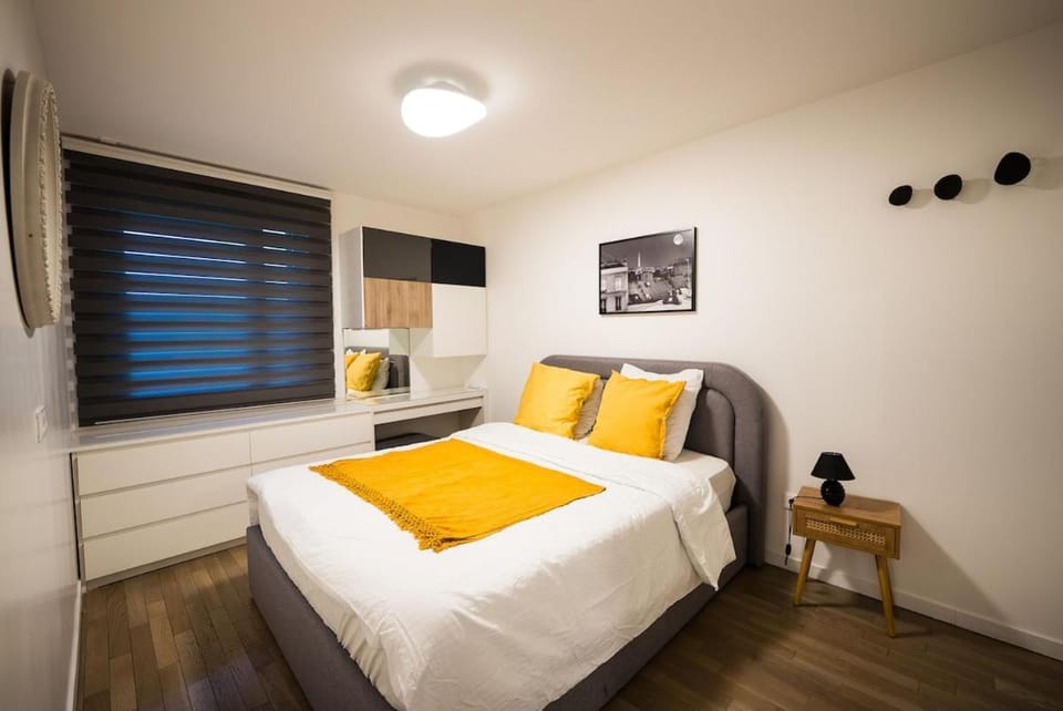 Sky One La Defense Apartment in Puteaux