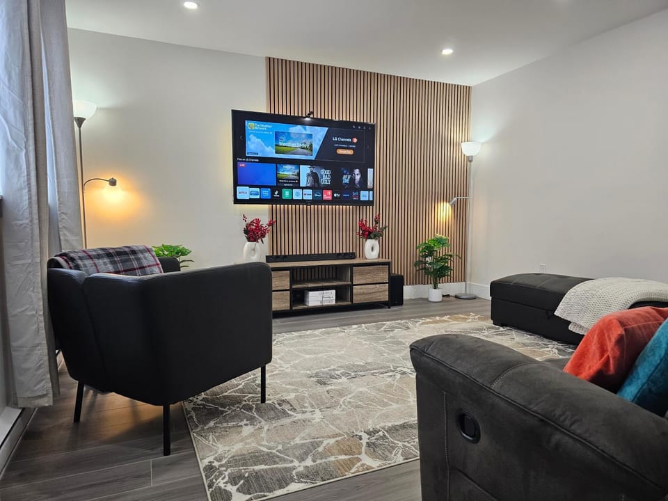 Communal lounge/ TV room, Living room, Seating area