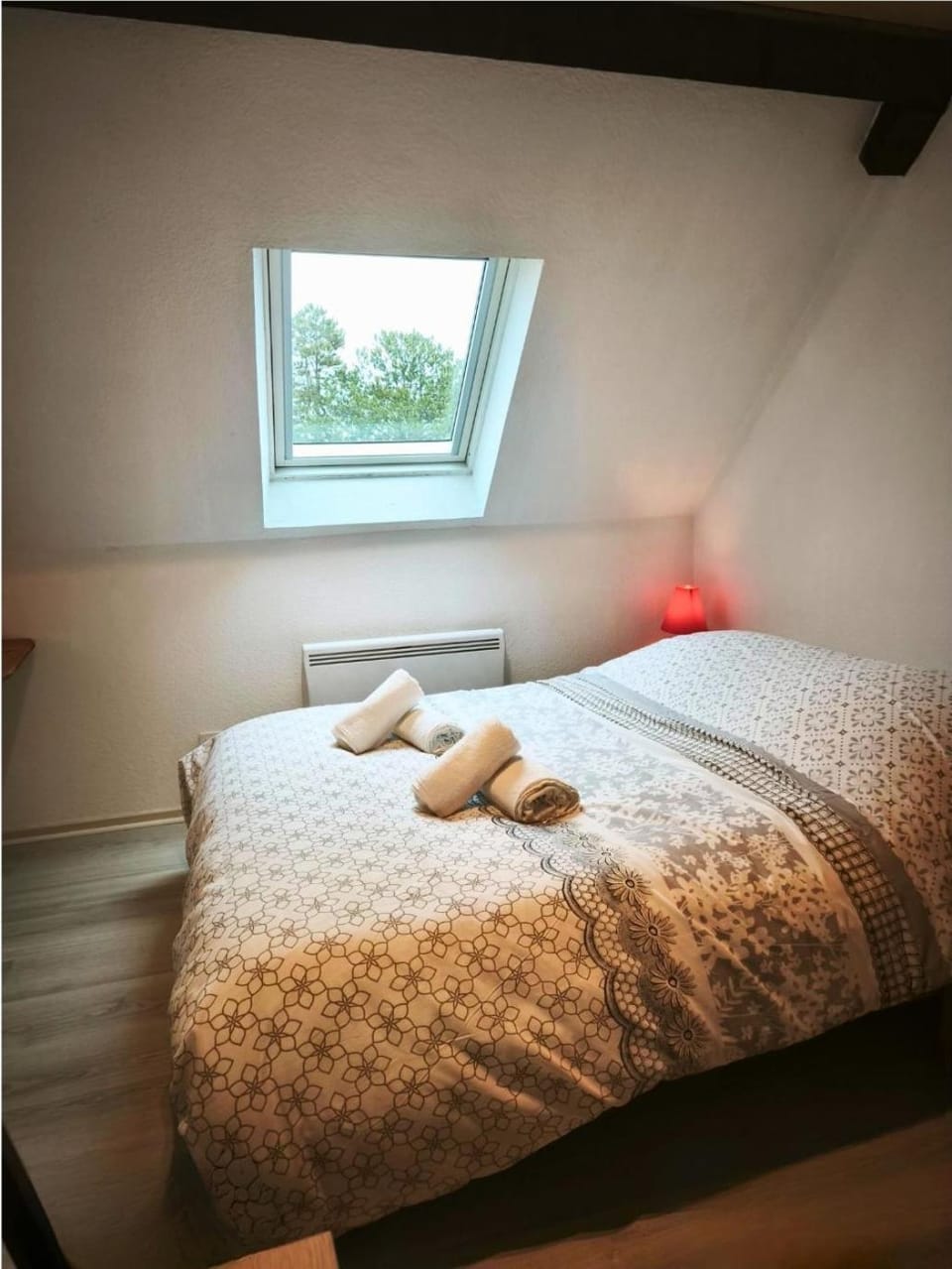 Bed, Photo of the whole room, Bedroom, towels