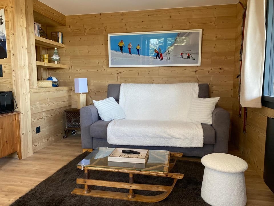 Communal lounge/ TV room, Living room, Seating area
