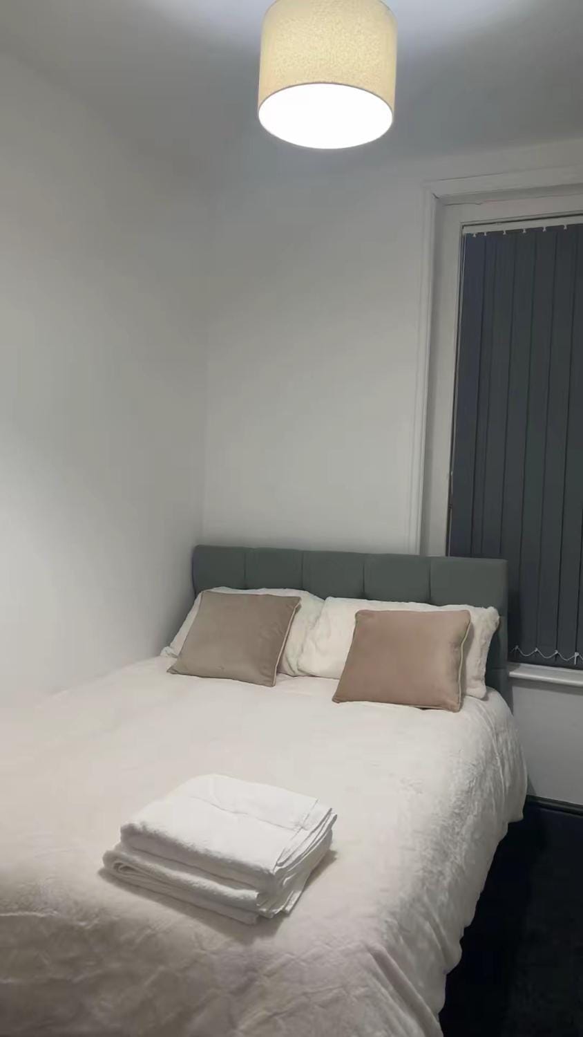 PLUS Properties Westport 1 Vacation rental in Newcastle-under-Lyme