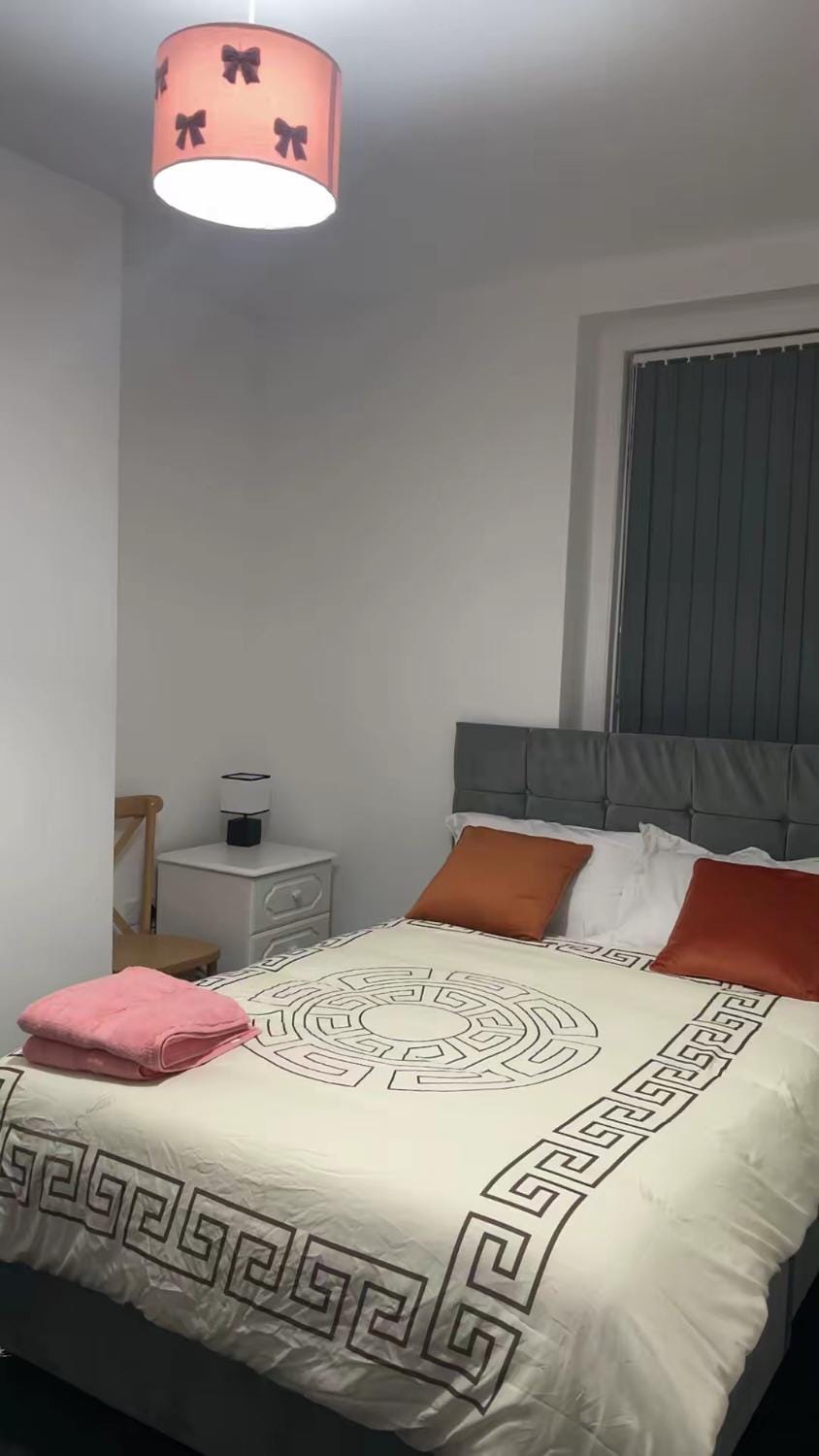 PLUS Properties Westport 1 Vacation rental in Newcastle-under-Lyme