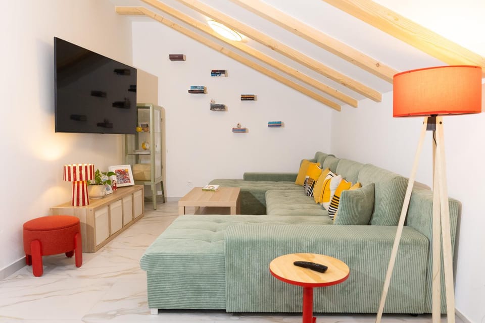 TV and multimedia, Living room, Evening entertainment