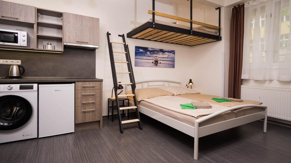 Bed, Kitchen or kitchenette, kitchen